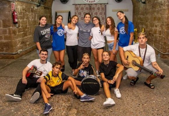 Componentes de la Chirigota Juvenil Las Gitaneras