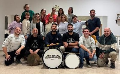 Componentes de la Comparsa Las perras