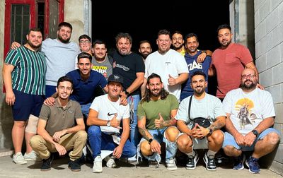 Componentes de la Comparsa Los gordos