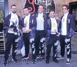 Chirigota Callejera Los Yakusabe o argo ajín, en lacalle