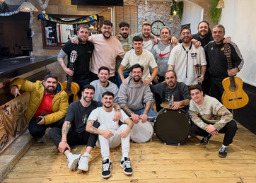 Componentes de la comparsa 'Los fantasmas'