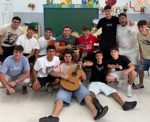 Componentes de la Chirigota Juvenil 'Una chirigota encantadora'