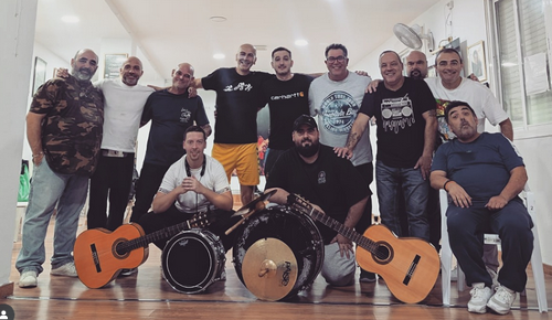 Componentes de la chirigota 'Los de la tribu 'de al lao'