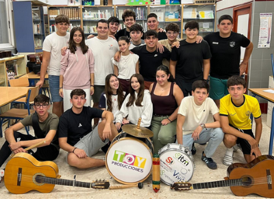 Componentes de la comparsa juvenil '¡A toda máquina!'