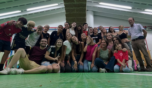 Componentes del Coro Juvenil 'A pico y pala'