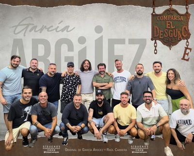 Componentes de la comparsa 'El desguace'