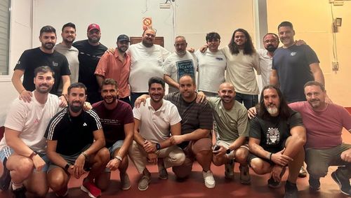 Componentes y autores de la comparsa 'Digan lo que digan'