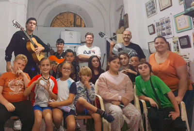 Componentes de la chirigota infantil 'El tío de la Tiza se actualiza'