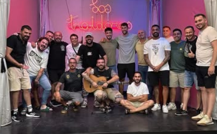 Componentes de la comparsa 'Mindundi'