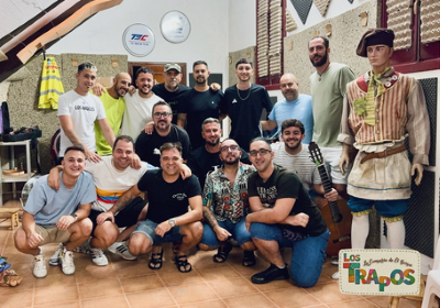 Componentes de la comparsa 'Los trapos'