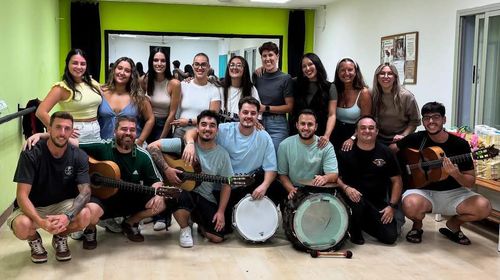 Componentes de la comparsa 'La marea'