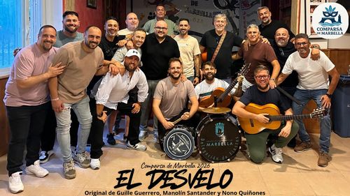 Componentes de la comparsa 'El desvelo'