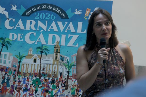 Raquel Jove, autora del Cartel Oficial del Carnaval de Cádiz 2026