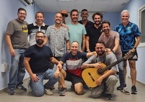 Componentes de la chirigota callejera 'El príncipe de Vejer'