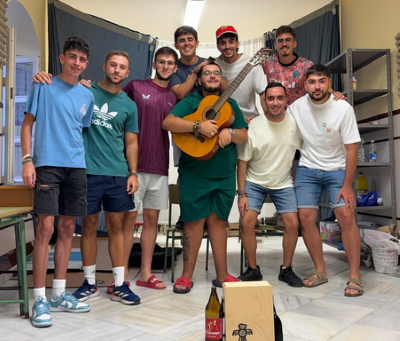 Componentes de la chirigota callejera 'En el punto de mira. Los monardos'