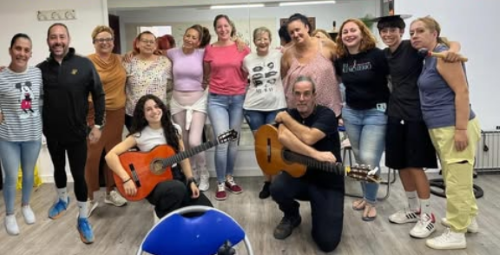 Componentes de la comparsa 'Con la primera risa'