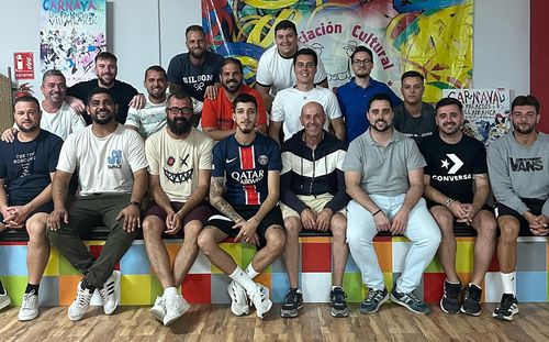 Componentes de la chirigota 'La noche me confunde'