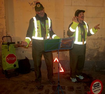 Componentes de la chirigota 'Venimos dando la baliza'