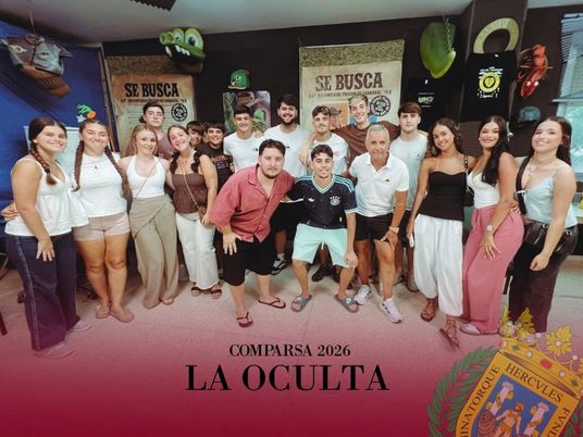 Componentes de la comparsa 'La oculta'
