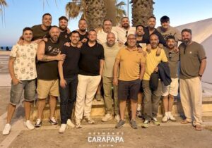 Componentes de la comparsa 'Los escorpiones'