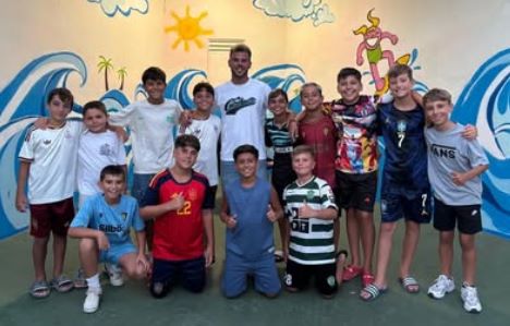 Componentes de la chirigota infantil 'Los caiboys'