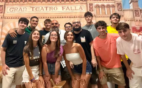 Componentes de la chirigota juvenil 'Los cenizos'