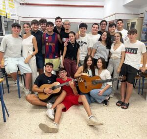 Componentes de la comparsa juvenil mixta 'La última hoja'